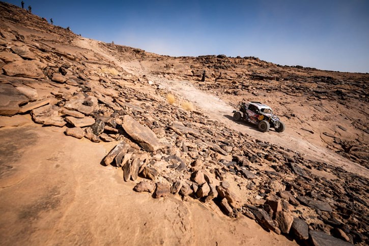 Ο Chaleco López να κάνει τη μετάβαση από quad σε buggy να δείχνει εύκολη © MARCELO MARAGNI/RED BULL CONTENT POOL